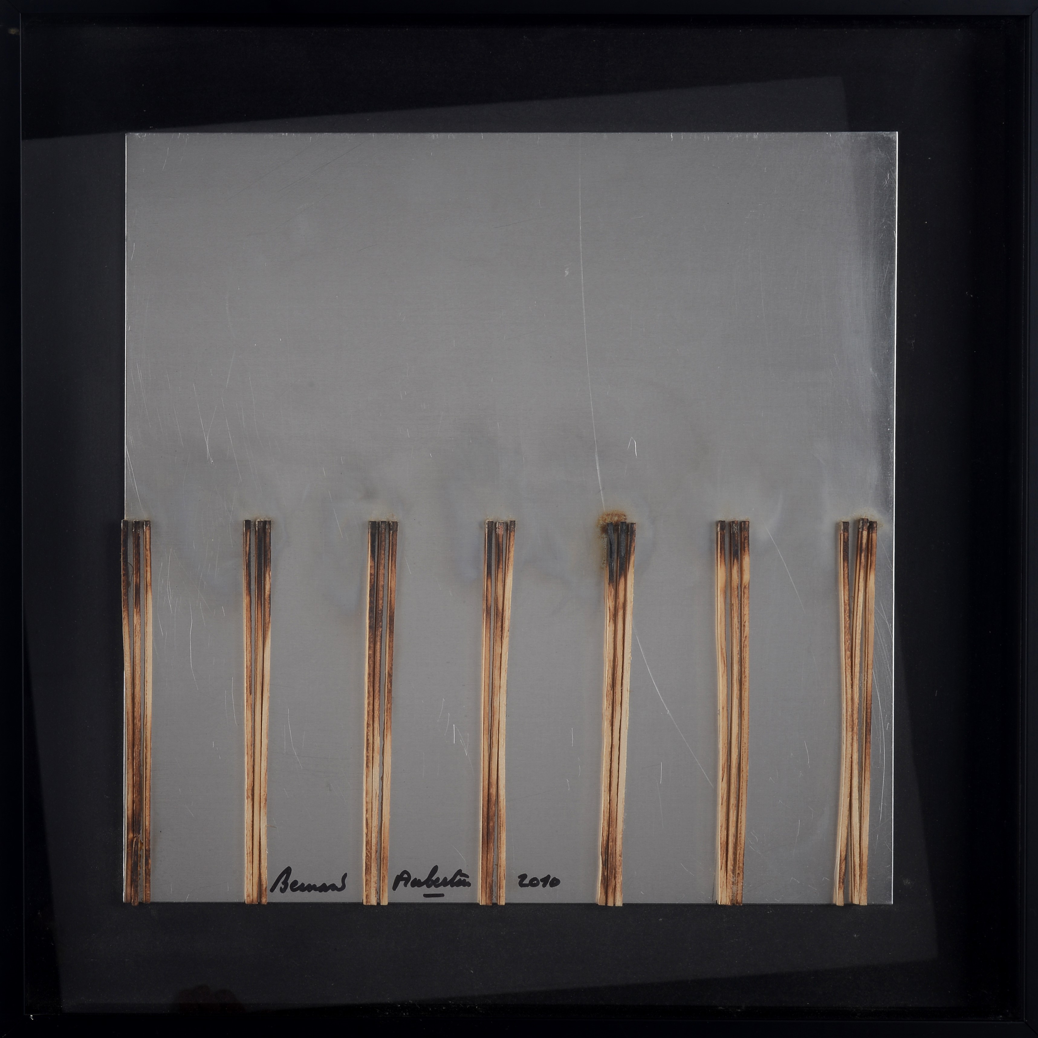 Bernard Aubertin - Disegno di fuoco su alluminio (fiammiferi bruciati)