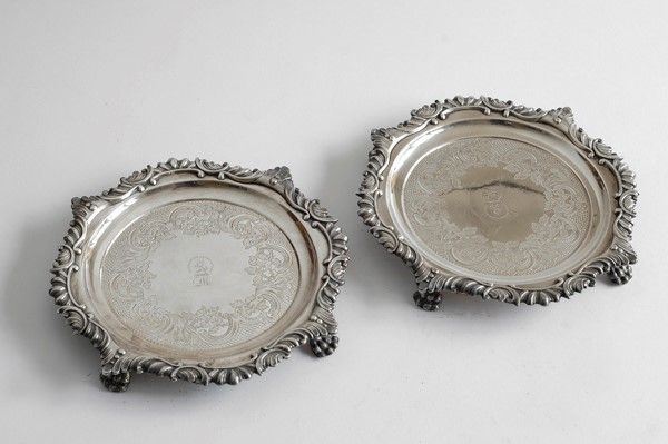 Coppia di piccoli portabiglietti circolari