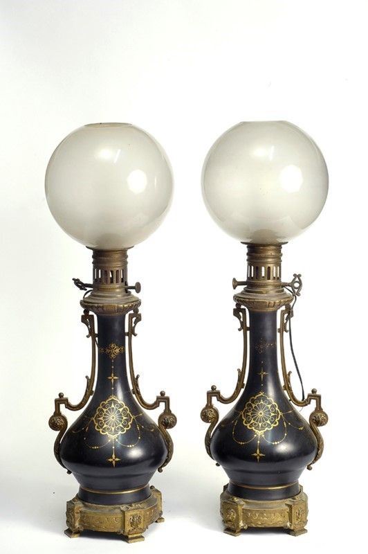 Coppia di lumi a petrolio  - Asta Antiquariato - Galleria Pananti Casa d'Aste