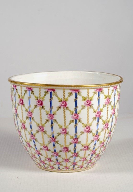 Vaso in porcellana dipinta  - Auction Antiquariato - Galleria Pananti Casa d'Aste