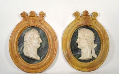 Coppia di Profili Classici