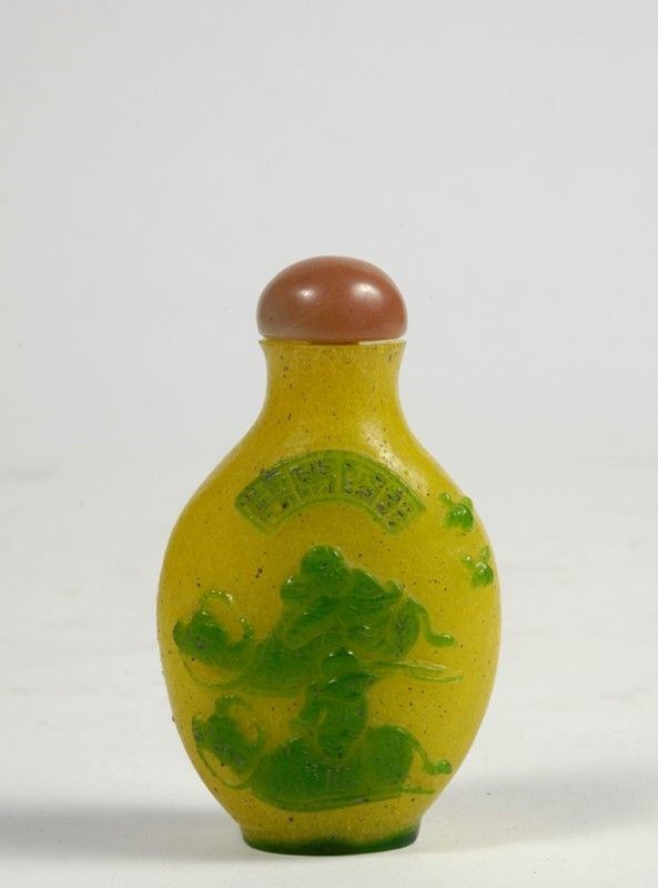 Snuff bottle