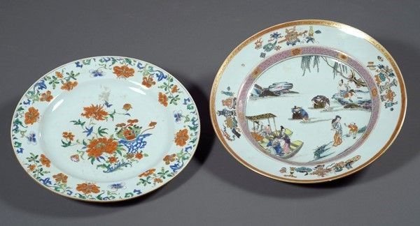 Due piatti di porcellana