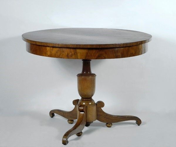 Tavolo tondo  - Asta Arredi, dipinti, mobili e oggetti di antiquariato - I - Galleria Pananti Casa d'Aste