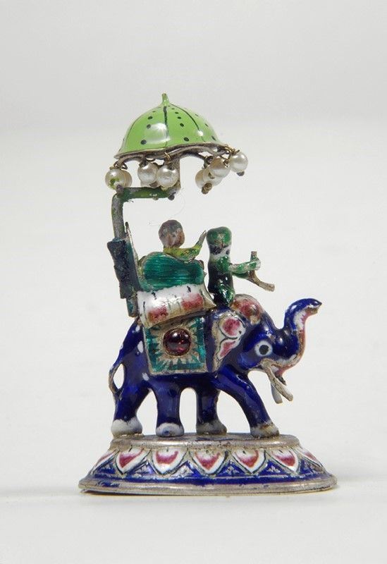 Piccolo elefante  - Auction Arredi, dipinti, mobili e oggetti di antiquariato - I - Galleria Pananti Casa d'Aste