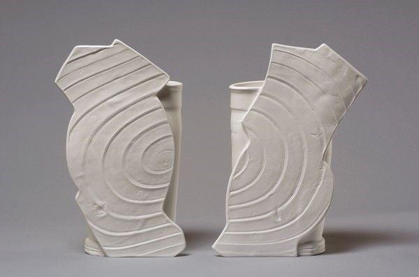 Betty Woodman : Senza titolo  - Ceramica (due elementi) - Auction Autori dell'800-900, Arte Moderna e Contemporanea, Grafica ed Edizioni - Galleria Pananti Casa d'Aste