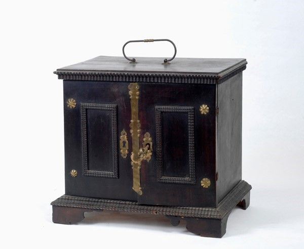 Piccolo stipo  - Auction Antiquariato - mobili, dipinti e oggetti di arredo - I - Galleria Pananti Casa d'Aste