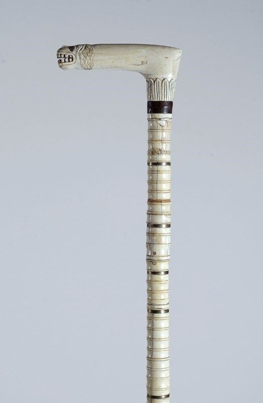 Bastone interamente in osso  - Asta STORART: Dipinti, oggetti, arredi dal XVII al XX sec. - II - Galleria Pananti Casa d'Aste