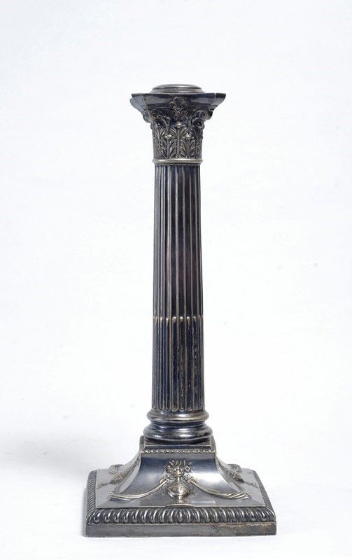 Candeliere a colonna corinzia