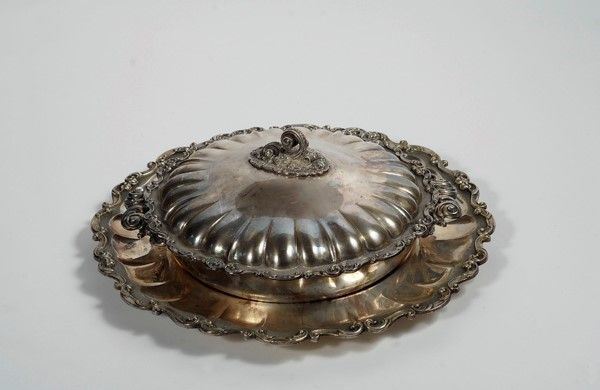 Zuppiera e vassoio  - Auction STORART: Dipinti, oggetti, arredi dal XVII al XX sec. - II - Galleria Pananti Casa d'Aste
