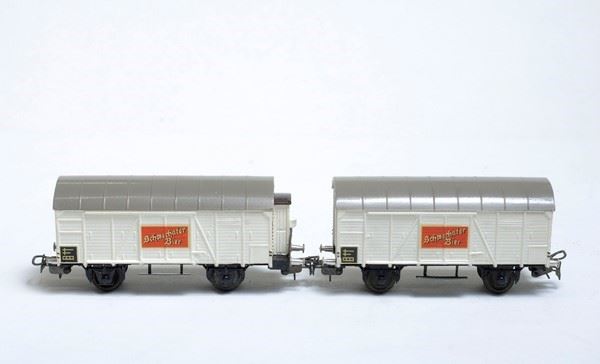 Coppia di vagoni merci per il trasporto della birra "Schwechater bier"  mod. 417/77 Liliput