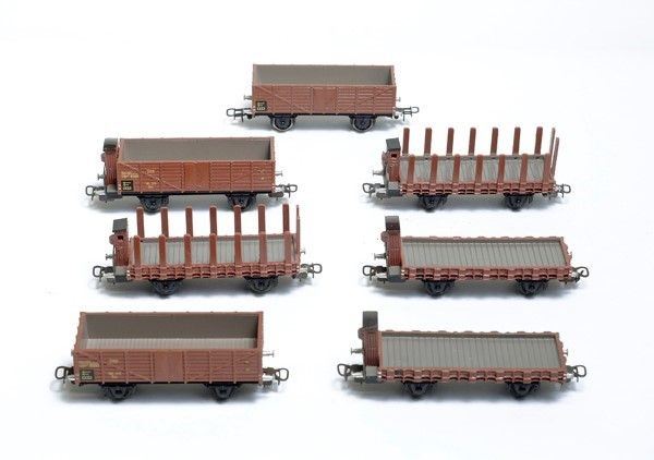 Sette carri merci  vari modelli Liliput  - Auction MODELLISMO FERROVIARIO TRENINI DA COLLEZIONE - Galleria Pananti Casa d'Aste