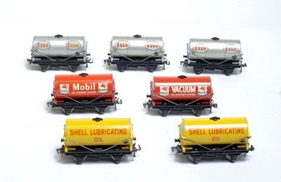 Gruppo di Sette Vagoni Cisterna Hornby Dublo