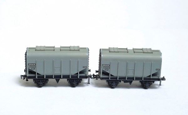 Due carri merci per trasporto grano mod B885040 Hornby Dublo  - Asta MODELLISMO FERROVIARIO TRENINI DA COLLEZIONE - Galleria Pananti Casa d'Aste