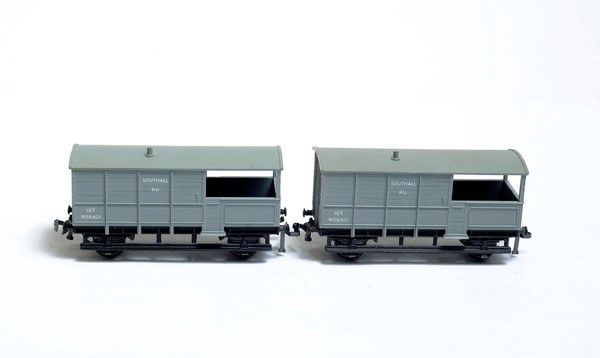 Due Vagoni Freno Southall W 56421 Hornby Dublo