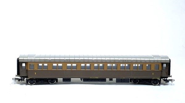 Carrozza passeggeri I classe F.S. tipo  V AZ 37  1957/62 Rivarossi