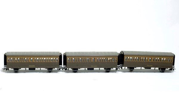 Tre carrozze II classe F.S. tipo mod. 58486 Rivarossi