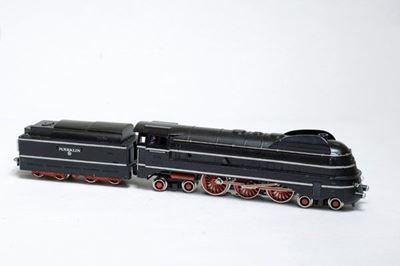 Locomotiva a Vapore Carenata Aerodinamica con Tender Mod. Sk800 Marklin