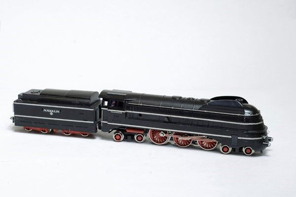 Locomotiva a Vapore Carenata Aerodinamica con Tender Mod. Sk800 Marklin