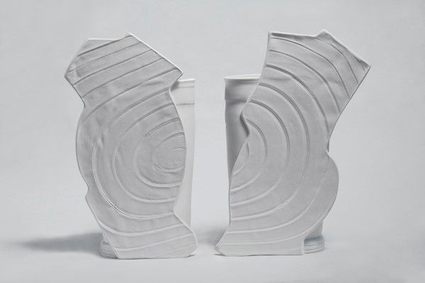 Betty Woodman : Rossini - Vase Diptych  (2008-9)  - Biscuit - Asta STORART: Dipinti, oggetti, arredi dal XVII al XX sec. - II - Galleria Pananti Casa d'Aste