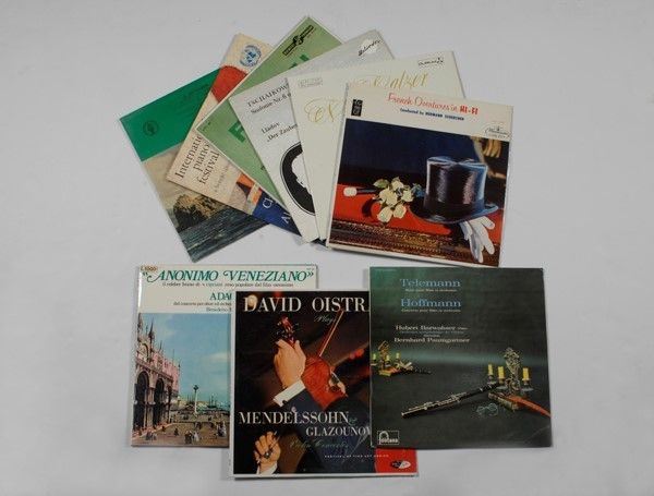 Gruppo di 10 Dischi in Vinile 33 Giri