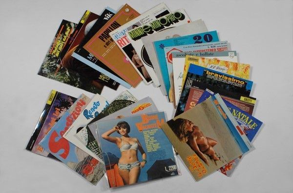 Gruppo di 20 Dischi in Vinile a 33 Giri