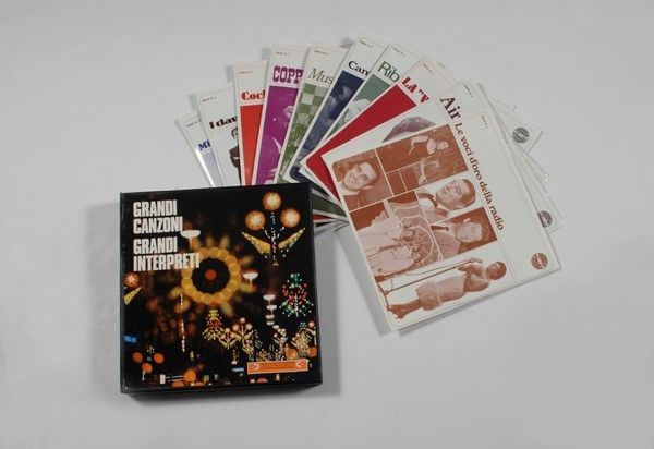 Cofanetto Contenente Raccolta di 10 Dischi in Vinile a 33 Giri