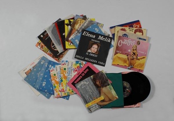 Gruppo di 30  dischi a 45 giri  - Auction C'ERA UNA VOLTA - Galleria Pananti Casa d'Aste