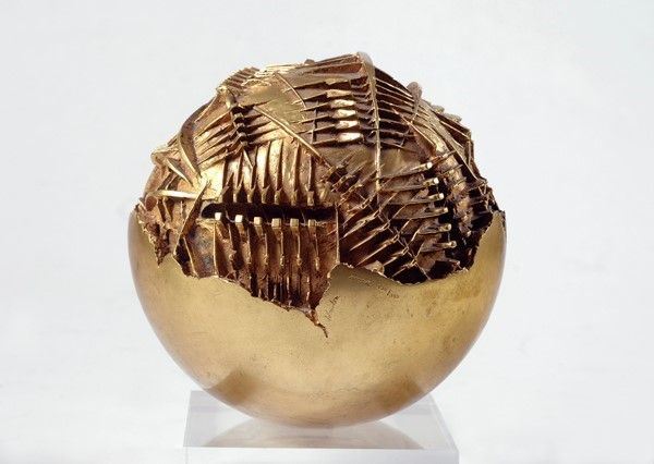 Arnaldo Pomodoro - Sfera