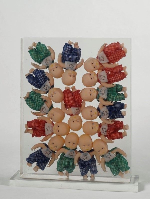 Fernandez Arman : Bambole  - Multiplo in resina e bambole - Asta Autori del XIX e XX sec. - I - Galleria Pananti Casa d'Aste