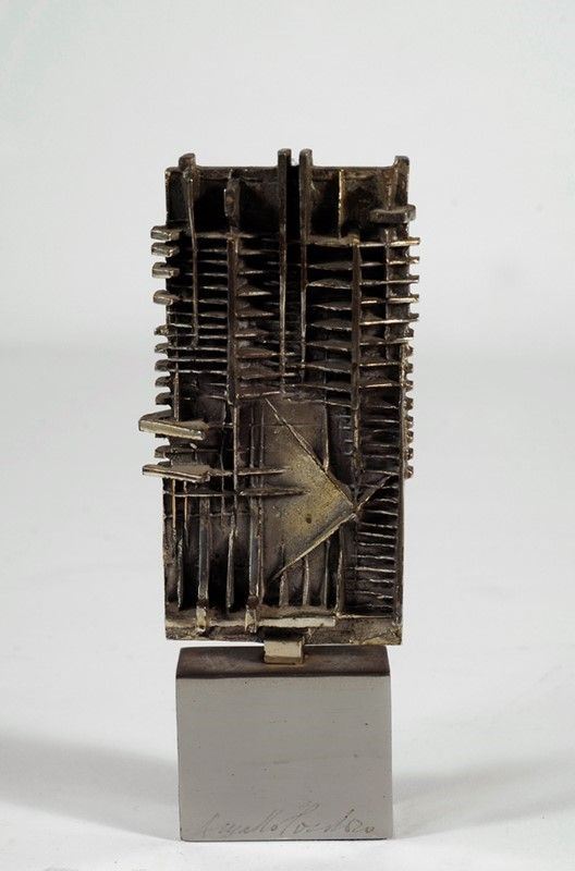 Arnaldo Pomodoro - Stele