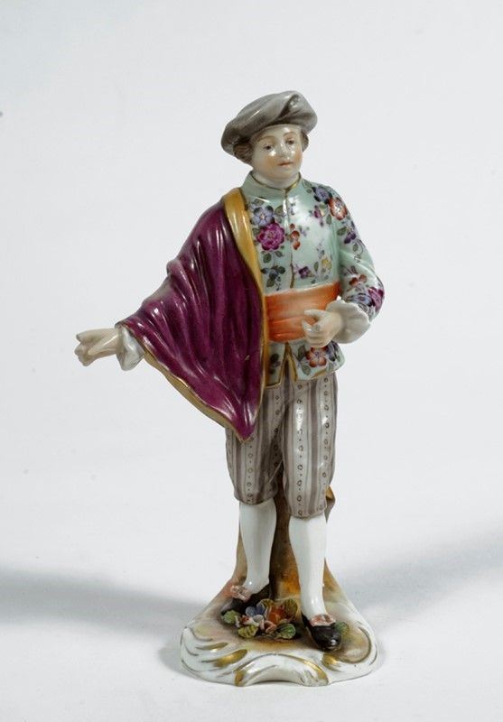 Figura con Mantello