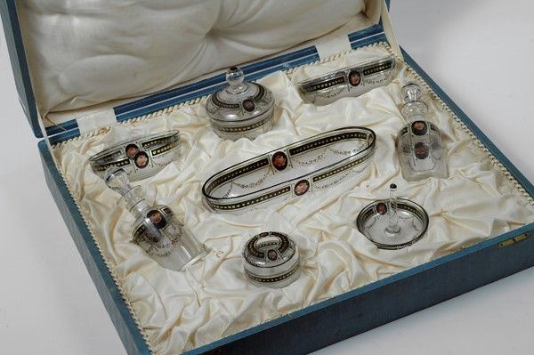 Set da toeletta  - Auction FURNISHINGS AND OBJECTS - Galleria Pananti Casa d'Aste