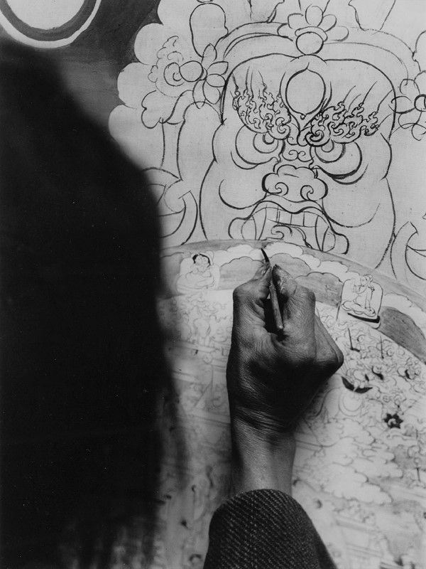 Fosco Maraini : Pittore a lavoro a Gyantse, Tibet, agosto 1937  - Asta Arte orientale - I - Galleria Pananti Casa d'Aste