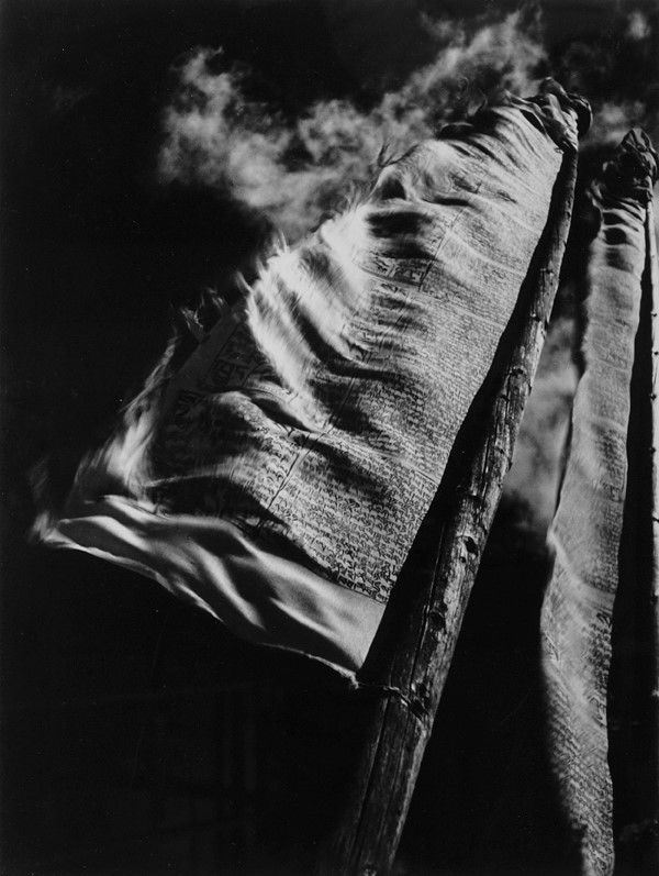 Fosco Maraini - Alto Stendardo "tarchò" a Yatung, Tibet, Aprile 1948