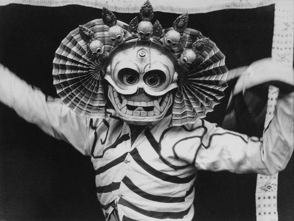Fosco Maraini : Costume indossato nella danza dei &quot;Durdag&quot; a Kirimtse, Valle di Chumbi, Tibet, giugno 1948  - Auction Arte orientale - I - Galleria Pananti Casa d'Aste