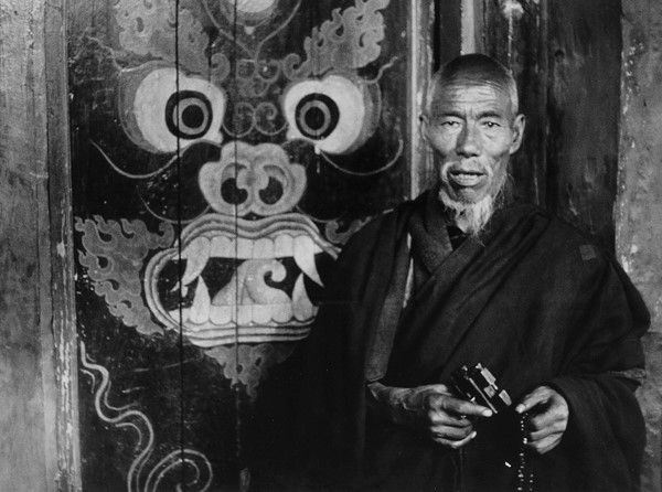 Fosco Maraini - Il Lama Ngawang di Kirimtse, Valle di Chumbi, Tibet, Giugno 1948