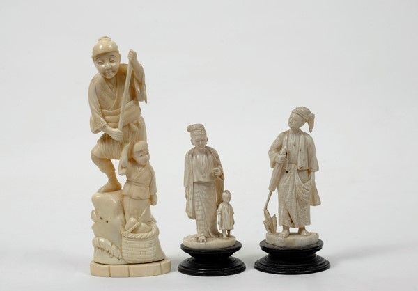 Gruppo di tre sculture  - Auction Arte orientale - I - Galleria Pananti Casa d'Aste