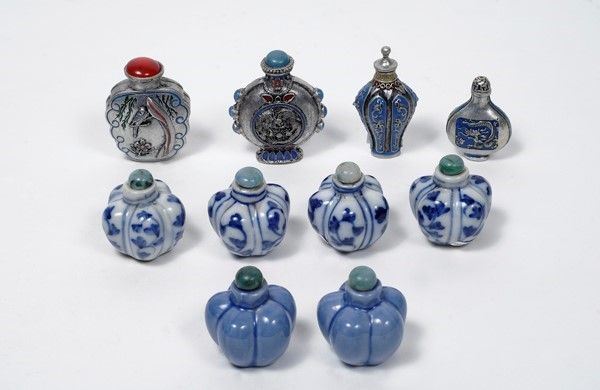 Gruppo di Dieci Snuff Bottles