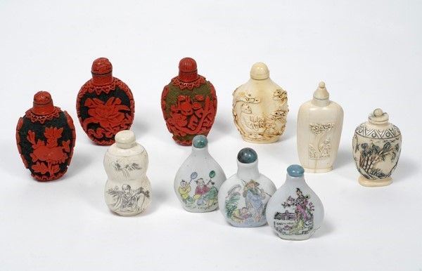 Gruppo di dieci snuff bottles