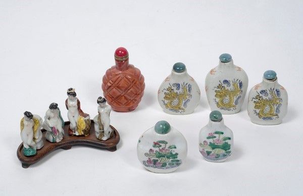 Gruppo di dieci snuff bottles