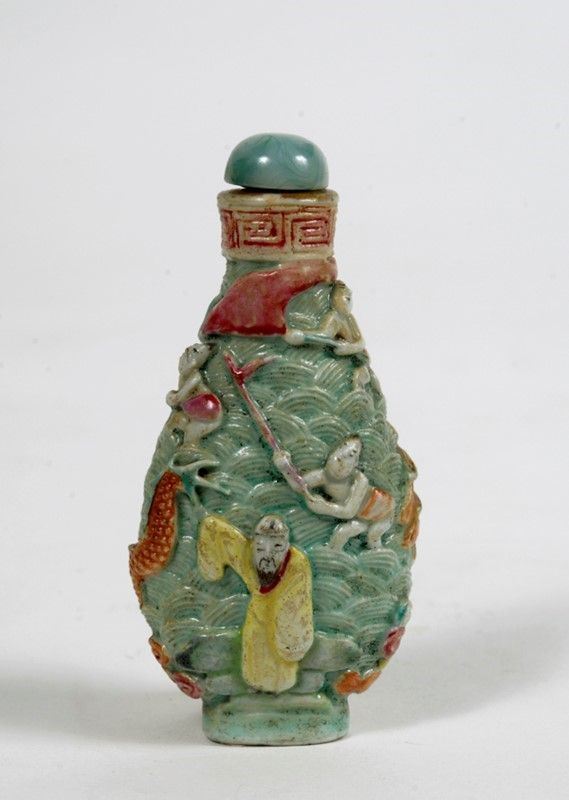 Snuff bottle