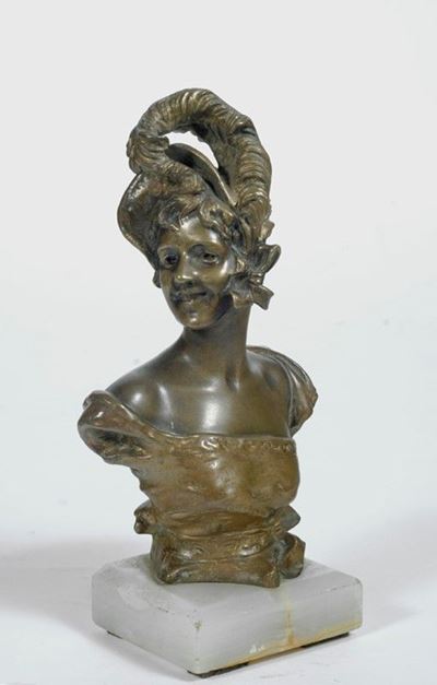 Busto di Donna con Cappello Piumato