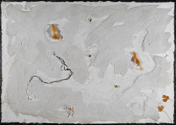 Pier Paolo Calzolari : Senza titolo  (1973)  - Sale, piombo, cera e fiori secchi su tavola - Auction Arte moderna e contemporanea, Grafica ed edizioni - Galleria Pananti Casa d'Aste