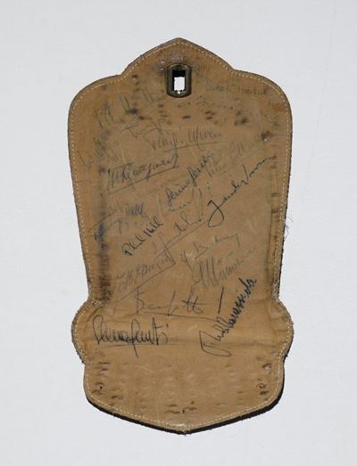 Parte di Borsa con Autografi di Piloti