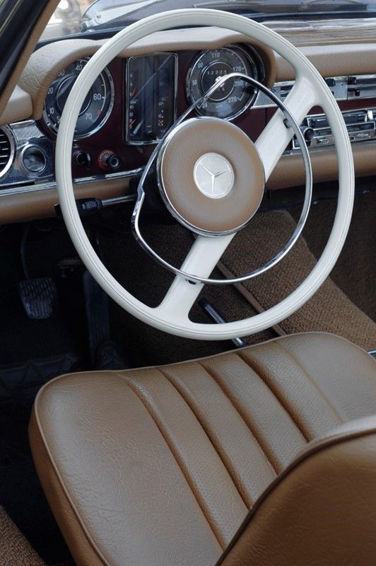 Mercedes Benz 230 "pagoda"