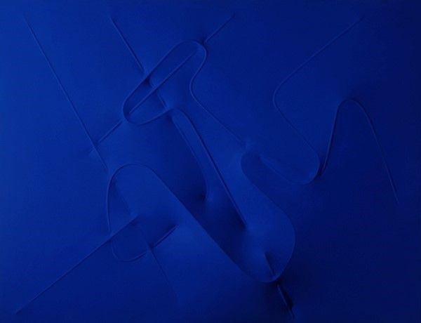 Agostino Bonalumi : Blu  (2000)  - Tela estroflessa e tempera vinilica - Asta Arte moderna e contemporanea - Galleria Pananti Casa d'Aste