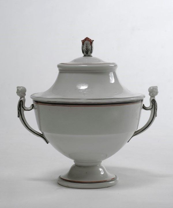 Tazza da puerpera  - Asta Antiquariato, mobili, porcellane e dipinti antichi - I - Galleria Pananti Casa d'Aste