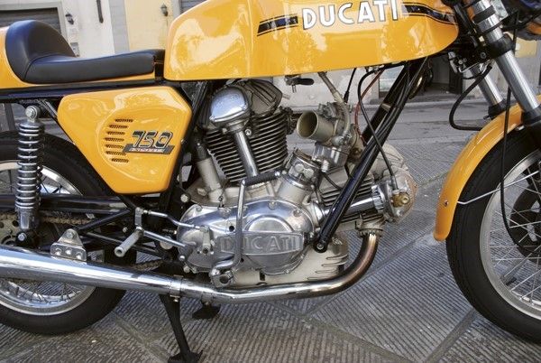Ducati 750 S