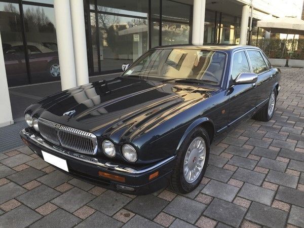Daimler Jaguar Double Six 6.0